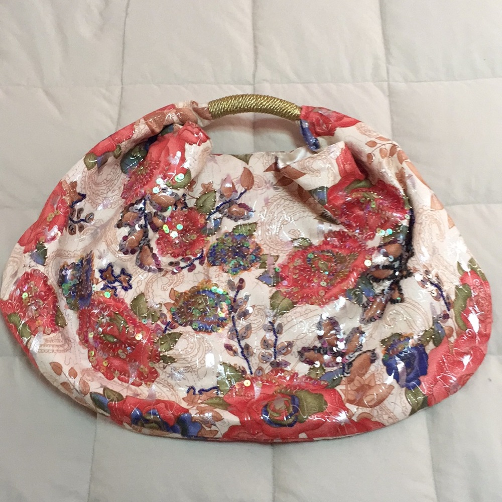 Super cute floral hobo with sequence